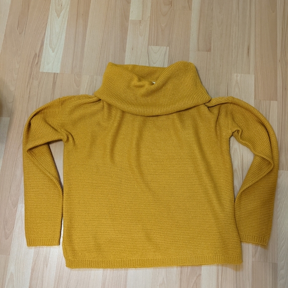 Top - Picture 4 of 4